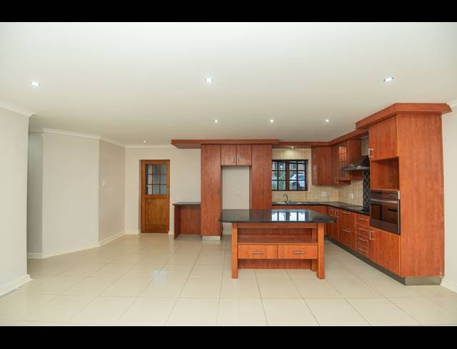 2 BEDROOM TOWNHOUSE FOR SALE IN GLENROY PARK